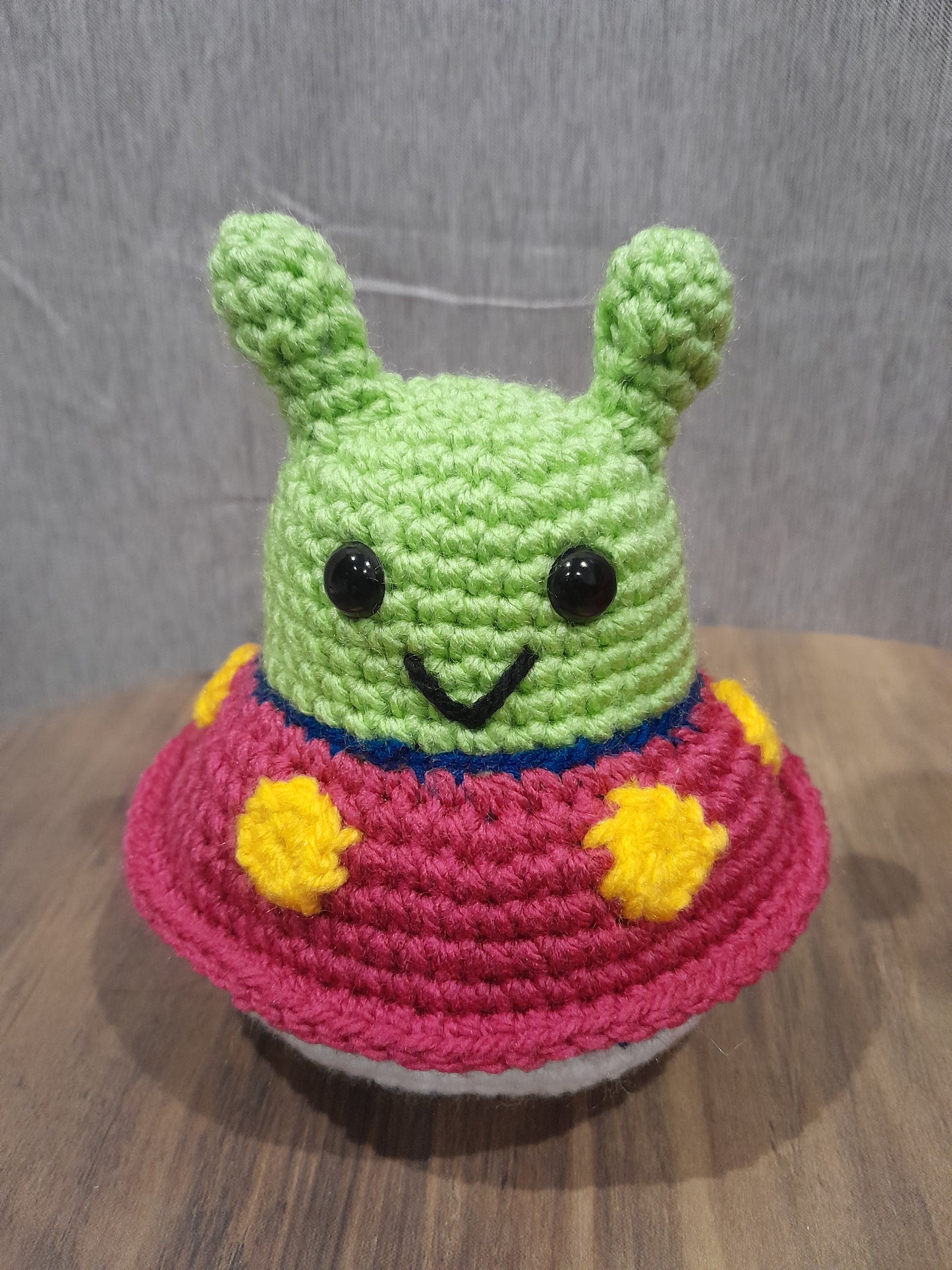 5 little men in their flying saucer