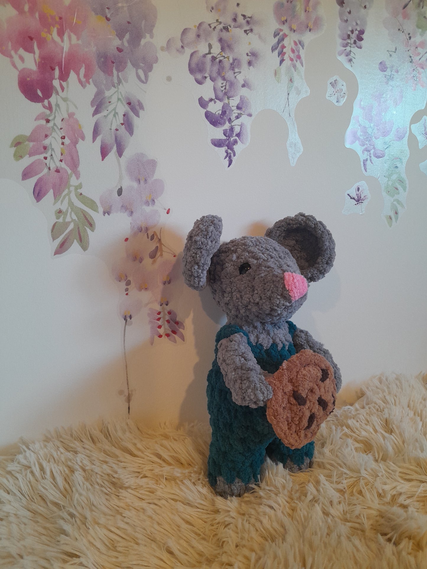 Nibbles the country mouse
