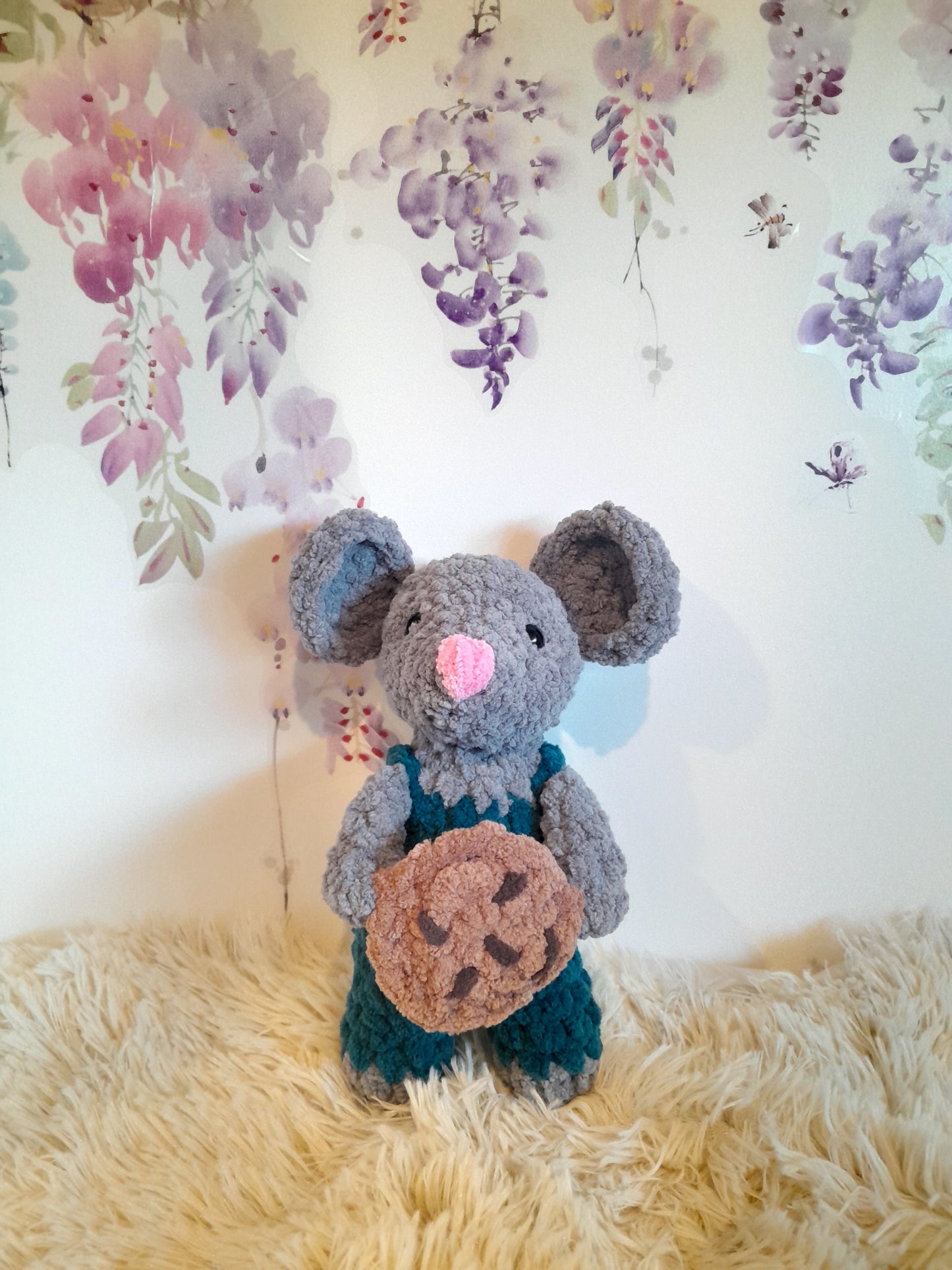 Nibbles the country mouse